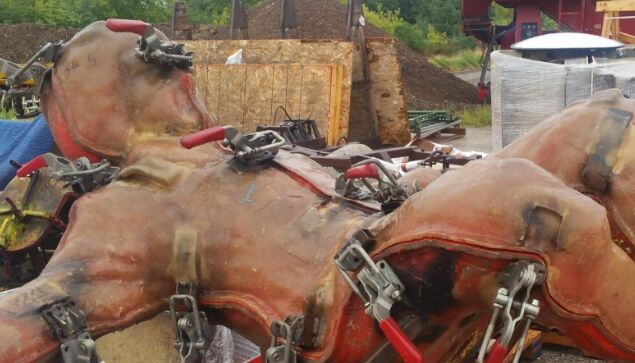 マクドナルドのベンチに座ってる等身大ドナルド・マクドナルド人形を作るための型。ホラー映画に出そうでちょっと怖い