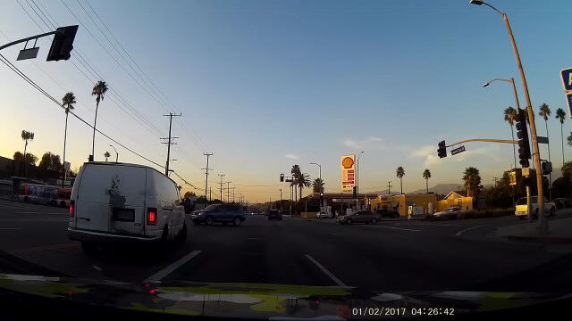 �ޤ��ͽ��ǽ�ϡ�����ȯ����ľ���˼֤����äȥХå������롢����Ū�ʽִ֤μֺܥ�������