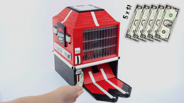 お釣りもちゃんと返ってくる!レゴで作ったピザの自動販売機