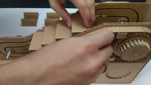 ����ܡ����������ɤ�����ư���ߥ˥��奢���������졼����