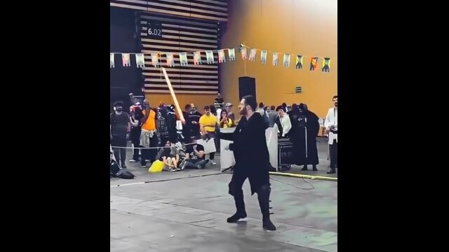 フォースを駆使してライトセイバーを操る、ジェダイの騎士による演武
