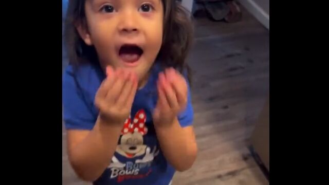 子供がこんな表情になっちゃう、ホットドリンク用のわたあめ