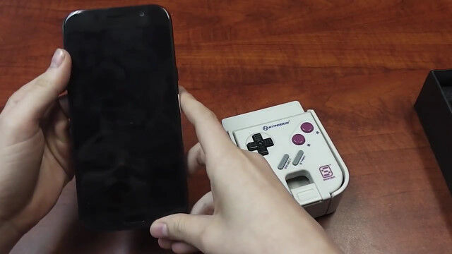 スマホをゲームボーイにしちゃう素敵アイテム「SmartBoy」