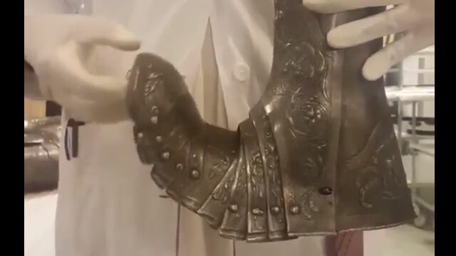 スウェーデン王エリク14世が使っていたとされる中世鎧の鉄靴。鍛冶職人の腕の高さが伺える、驚きの柔軟性