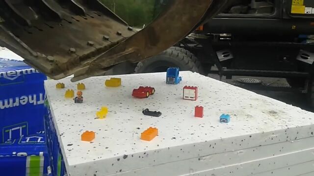 �ʤ�Ȥ������ȡ��礭�ʷ��ߵ�����Ȥäƾ����ʥ쥴���Ȥ�Ω�Ƥ뿦�͵�����������