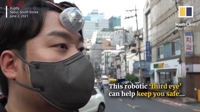 歩きスマホでも前方の障害物に気付ける「第三の目」と名付けられた障害物センサー