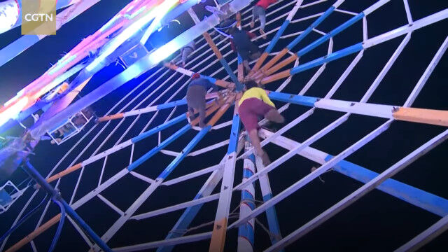 �����֤˥����åդ��Фꡢ�νŰ�ư�ǲ�ž�����롣�������ɴ����ˤޤ�ʤ����ߥ��ޡ��ο��ϴ�����