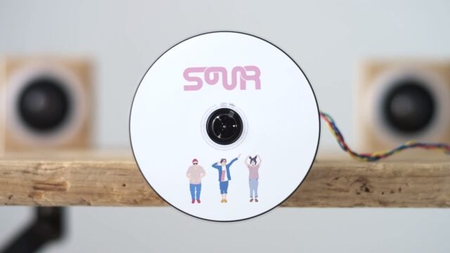 フェナキストスコープの技法をアレンジ、189枚のCDが織りなすSOURのPV Life is Music