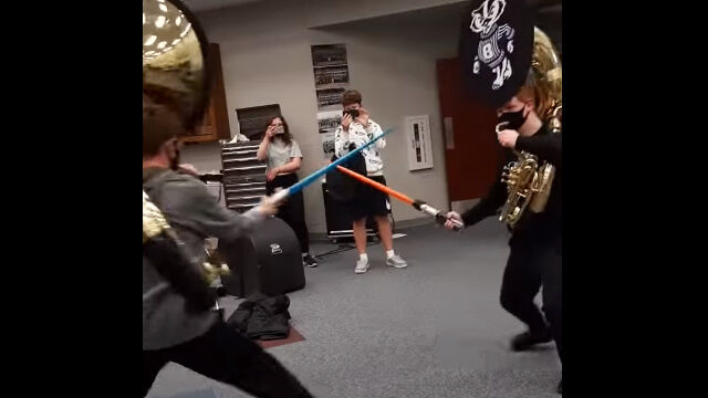 2�ͤΥ������ե����ռԤ��饤�ȥ����С����ˡ����̲���᤭�ʤ���ΰ쵳�Ǥ�