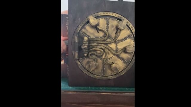映画そのままの仕掛けで開く、「ハリー・ポッターと秘密の部屋」の小箱