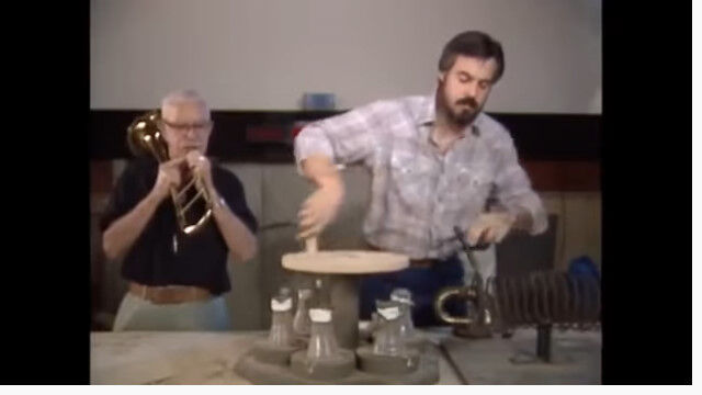 �������̤ο��͵����Ť��ǥ����ˡ������˥�θ��̲��ϡ���������˺��Ф��Ƥ���