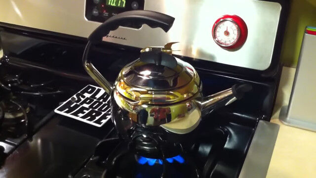 2Âæ¤Î¥í¥±¥Ã¥È¤¬¥°¥ë¥°¥ë¹â®²óž¤·¤ÆÊ¨Æ¤ò¤ªÃΤ餻¤¹¤ë¥±¥È¥ë