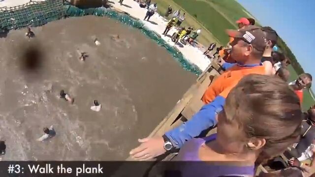 走って潜って乗り越えて!大人のための本気の泥んこ障害物レース、タフ・マダーの参加者視点が面白い