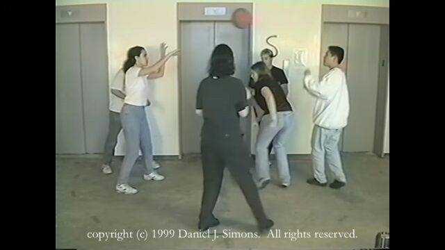 あなたの選択的注意力を試す映像テスト