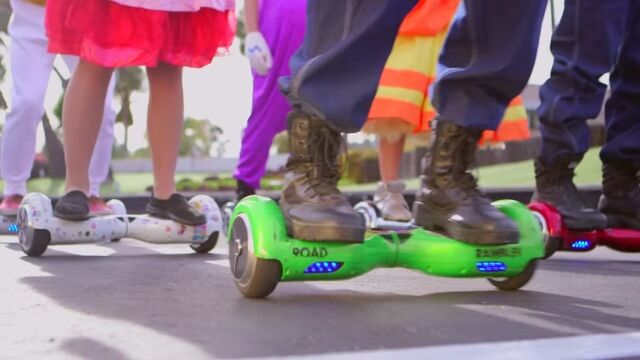 ホバーボードに乗ったマリオたちが競うマリオカート風ショートムービー MARIO KART WITH HOVERBOARDS