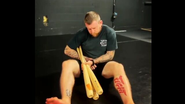 格闘技で関節技を完璧に極められたら、さっさと降参した方がいい理由