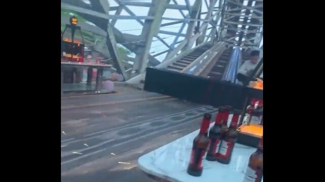 店全体が高速移動しているみたいな中国のお店