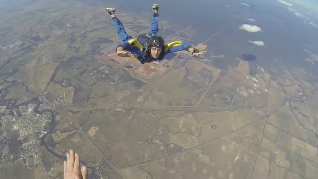 �����������ӥ���˵��䡣�ռ������Ǽ�ͳ��桢�ɤ��Ĥ�����֤��ѥ饷�塼�Ȥ��ư���������ƨ�줿�ִ�