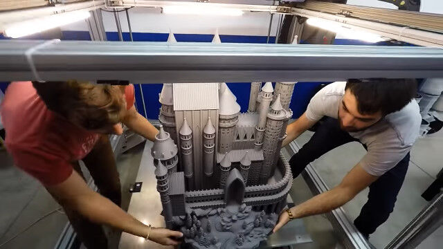 �����Ѥ�3D�ץ�󥿤�10���֤����ƽ��Ϥ������⤵1�᡼�ȥ�������Τ���