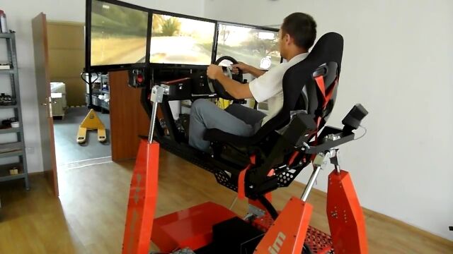 ���̿͸����ˤ������档4�ܤ������������ǥ��ꥰ��ư�������������ɥ饤�֥��ߥ�졼����