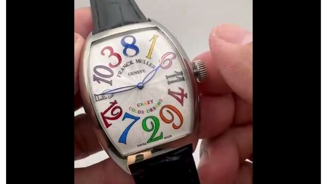 文字盤の数字がバラバラなのに、ちゃんと時を刻むフランクミュラーの腕時計