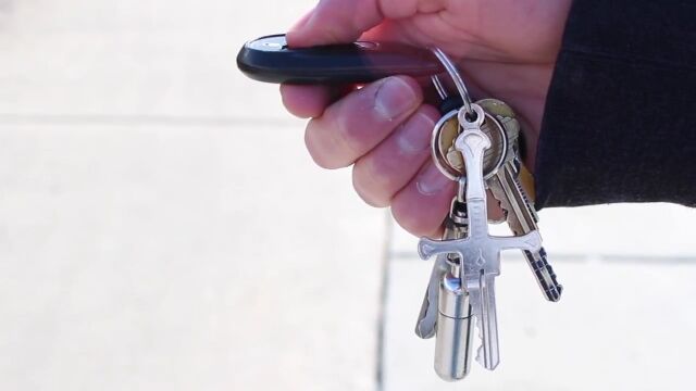 男の子に持たせてあげたい、小さな剣の形をした鍵 The Key Armory