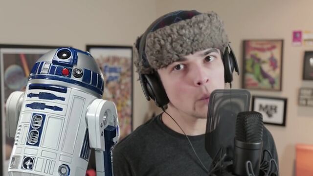 「スターウォーズ」のキャラクターを声真似、上手く演じ分けるお兄さん