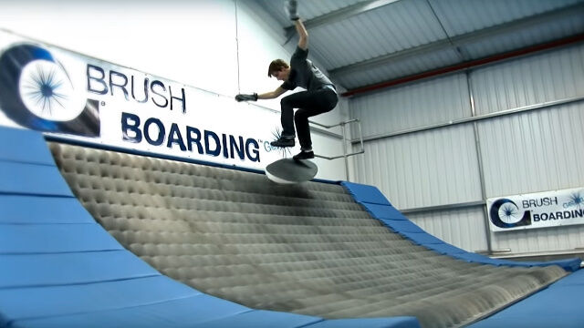 Ȥ鷺˥ե󤬳ڤ롢ž֥饷ߤͤ᤿ݡ֥֥饷ܡǥ󥰡