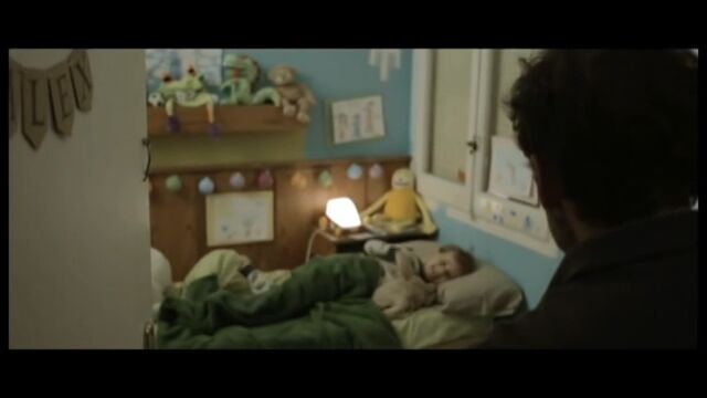 可愛いのにゾクッとする恐ろしさのショートフィルム TUCK ME IN