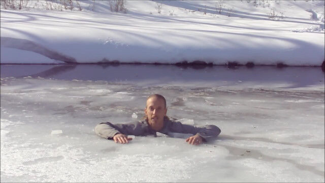 いざという時の為に 凍った湖を踏み抜いてしまった際の正しい脱出方法