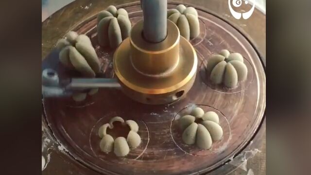 ずっと見ていられそうに魅惑的な、Sfogliniのパスタ製造マシン