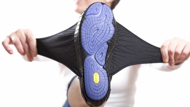 日本の風呂敷に着想を得た、靴紐がなくてもフィットする靴 Vibram Furoshiki