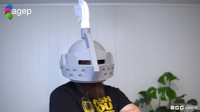 レゴ人形の騎士の兜を2020%サイズアップして3Dプリント。人間がかぶれるサイズに
