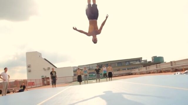 痛くないしよく跳ねる!マットとトランポリンのいいとこ取り、エアトリック・マットが楽しそう