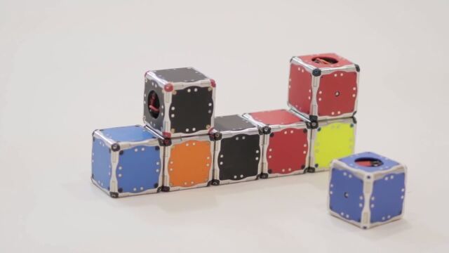 一見ただの小さな箱、なのに自立して動くし跳ねるし回転する小型ロボット M-Blocks