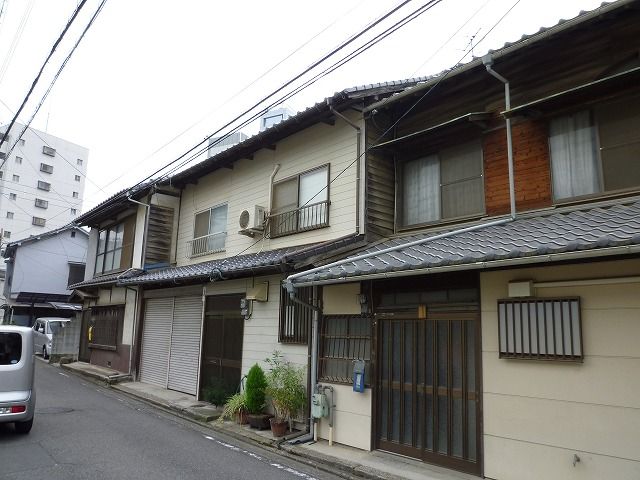 土壁外壁を金属サイディングで補修 愛媛の二代目住宅屋ブログ 新築 リフォームの参考にどうぞ