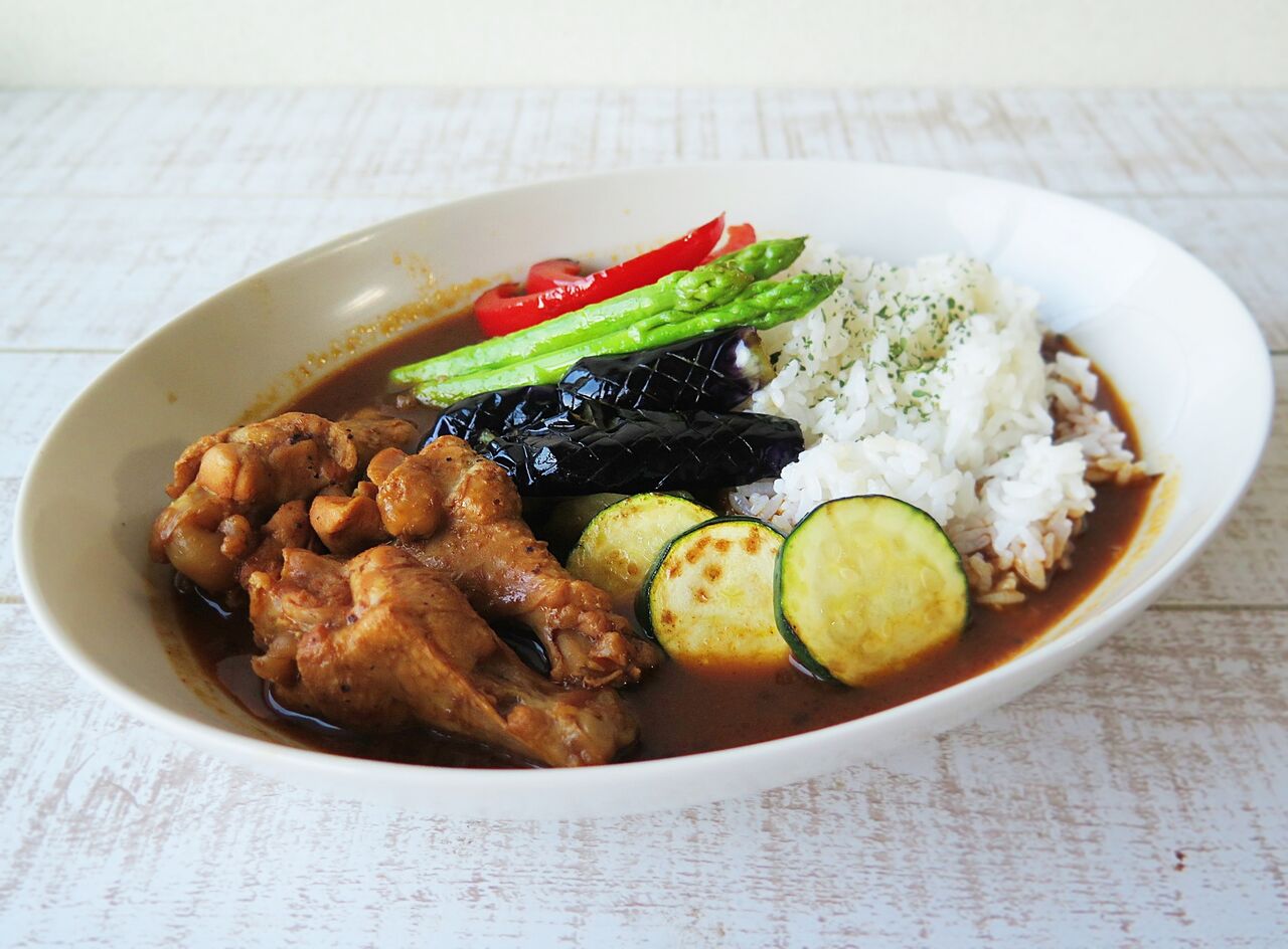 真夏に夏野菜たっぷりのシャビシャビチキンカレー 彦島太郎の壽印