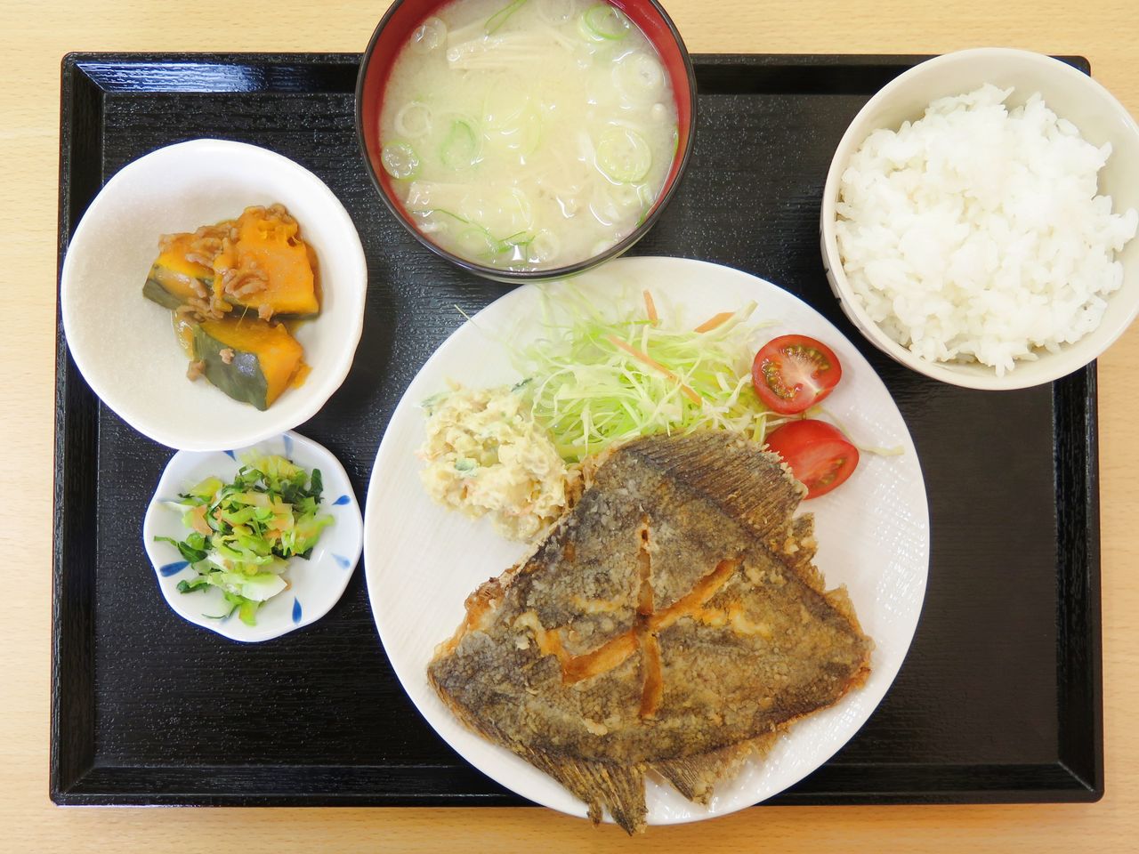 カレイの唐揚げはお塩で またゆこ食堂 彦島太郎の壽印