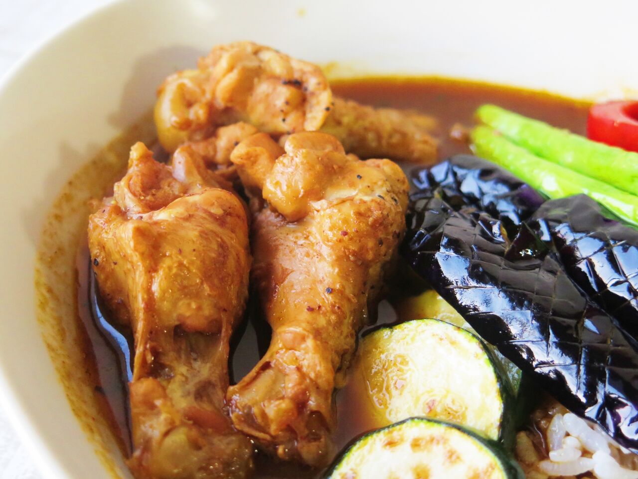 真夏に夏野菜たっぷりのシャビシャビチキンカレー 彦島太郎の壽印