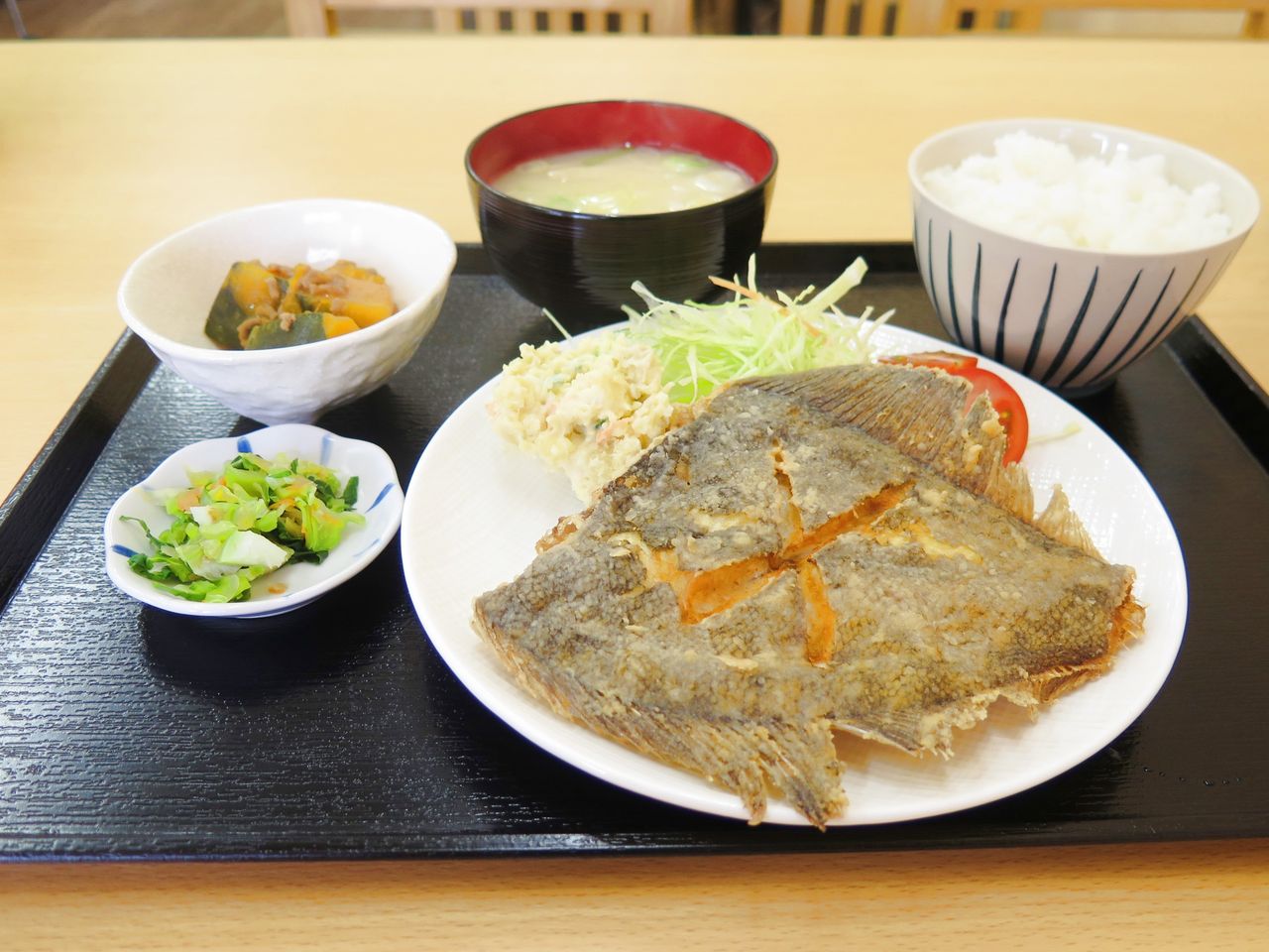 カレイの唐揚げはお塩で またゆこ食堂 彦島太郎の壽印