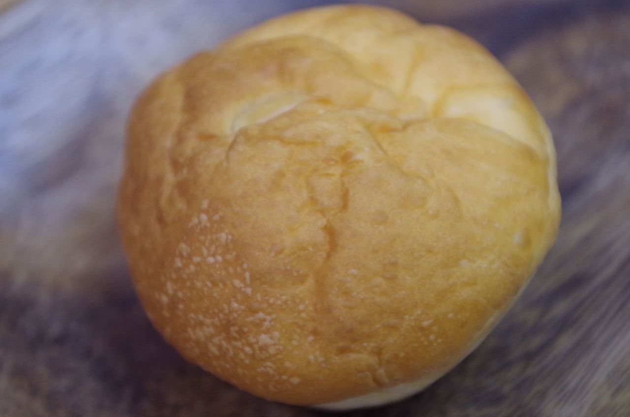 小さくても種類色々 対面式パン屋さん Onka まな板の上に猫