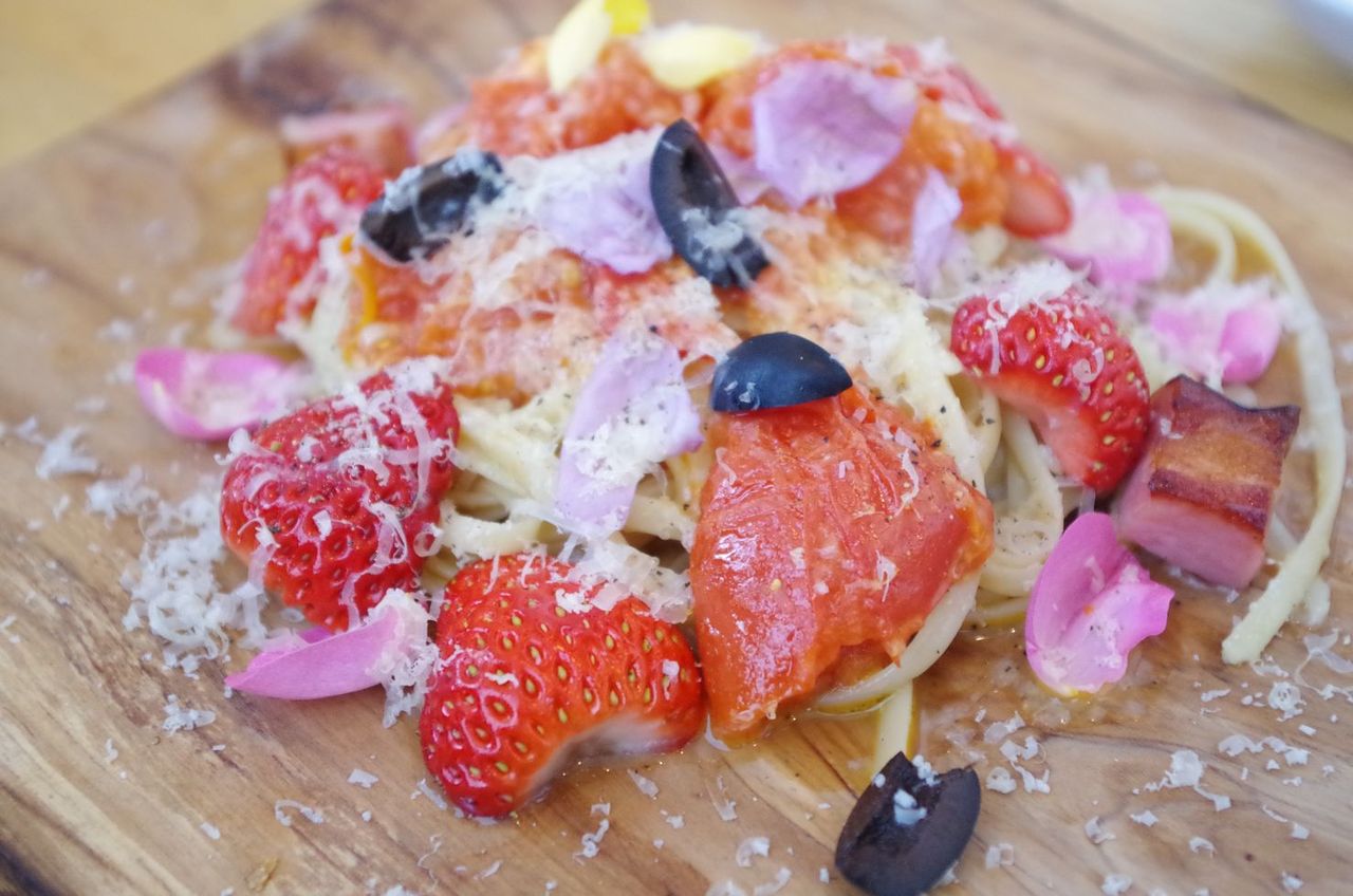 果物 フレンチ Kiki Harajuku Fruit De Ma Passion まな板の上に猫