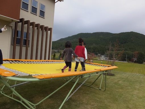 小鳥の遊び場トランポリン