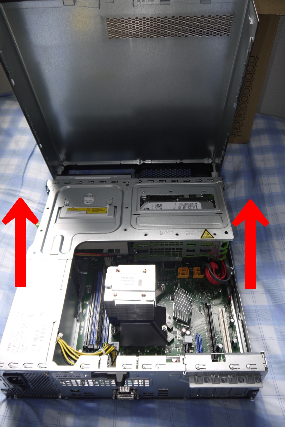 PRIMERGY MX130 S2 OSレスタイプ PYM132ZD2UとPT3 富士通サーバー MX130 S3に2TBのHDDを増設してみた : ことしつ