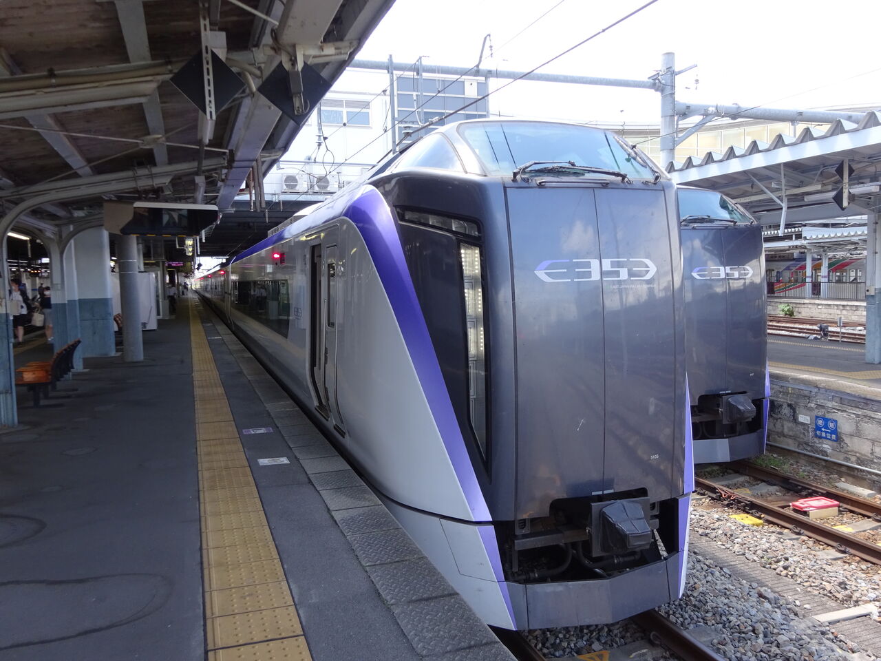 か*ず様 ※実使用品 松本駅 スーパーあずさ号 8号車 指定席 乗車位置案内板 あずさの座席位置と車両編成は？進行方向とおすすめ指定席を検証