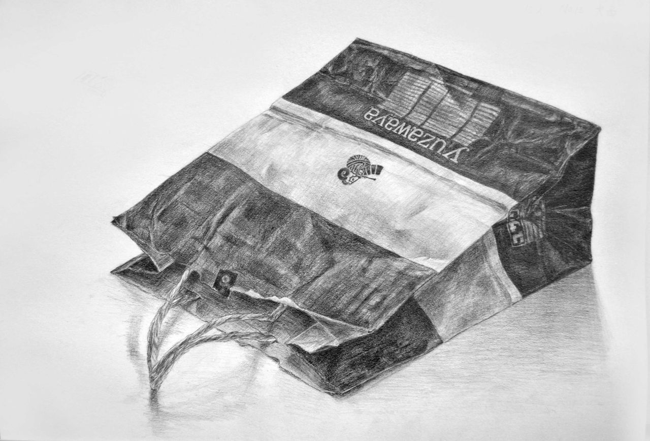 A crushed paper （鉛筆画）