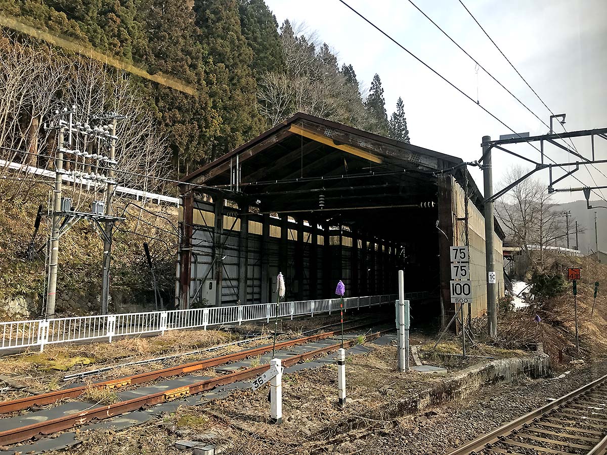 Keito3721 Sur Twitter 6月1日 架線作業送り込み 碍子洗浄車 No 3 洛西口 桂 車庫 から顔出してこいつ動いてんのか と思うほど稼動率の低い碍子洗浄車が久しぶりに出庫しました いつかこいつの現場をみていたいものです 作業員の方々お疲れ様でした 阪急