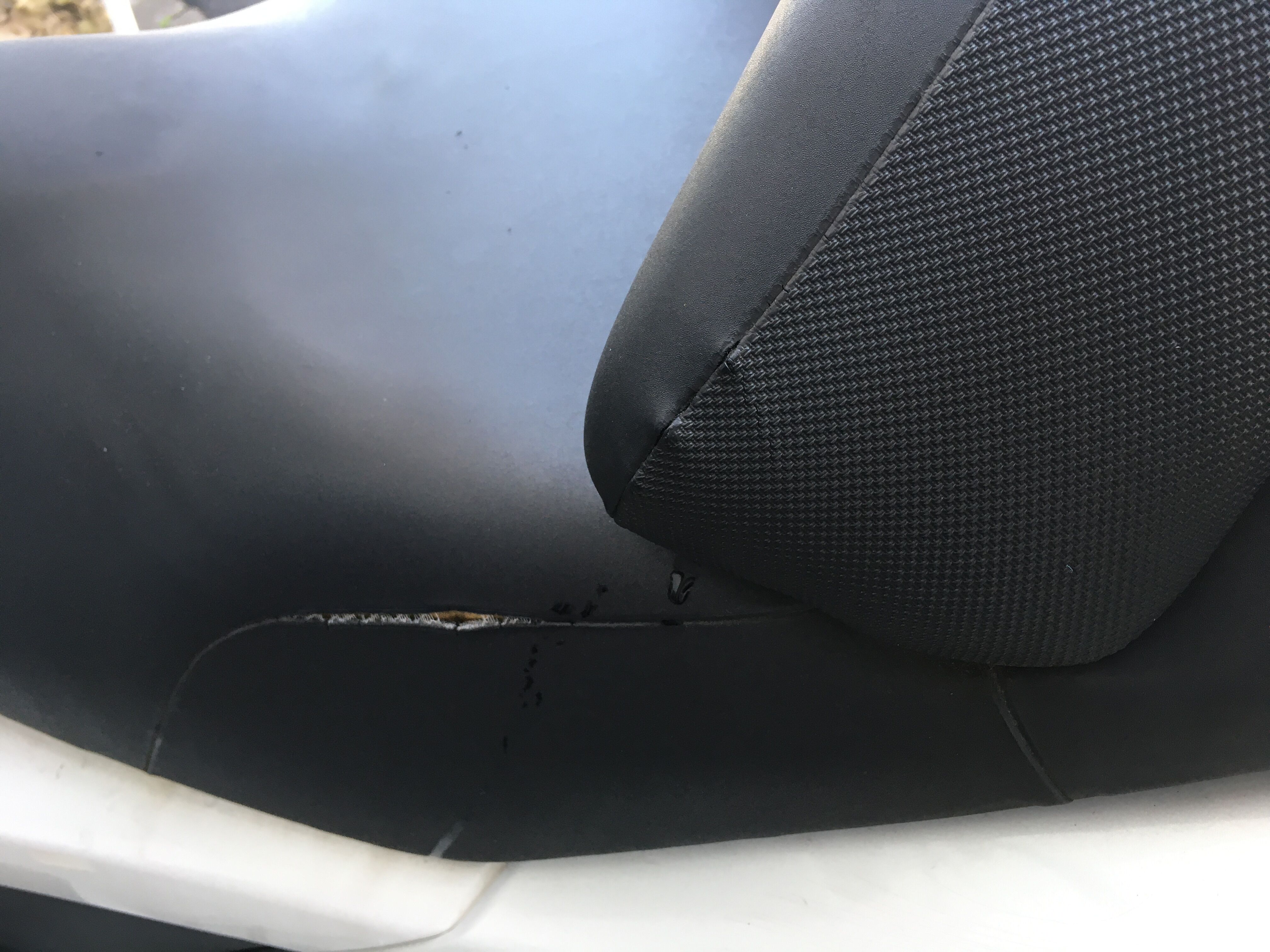 シルバーウィングGT400のシート張替え（前半） : おススメ情報局