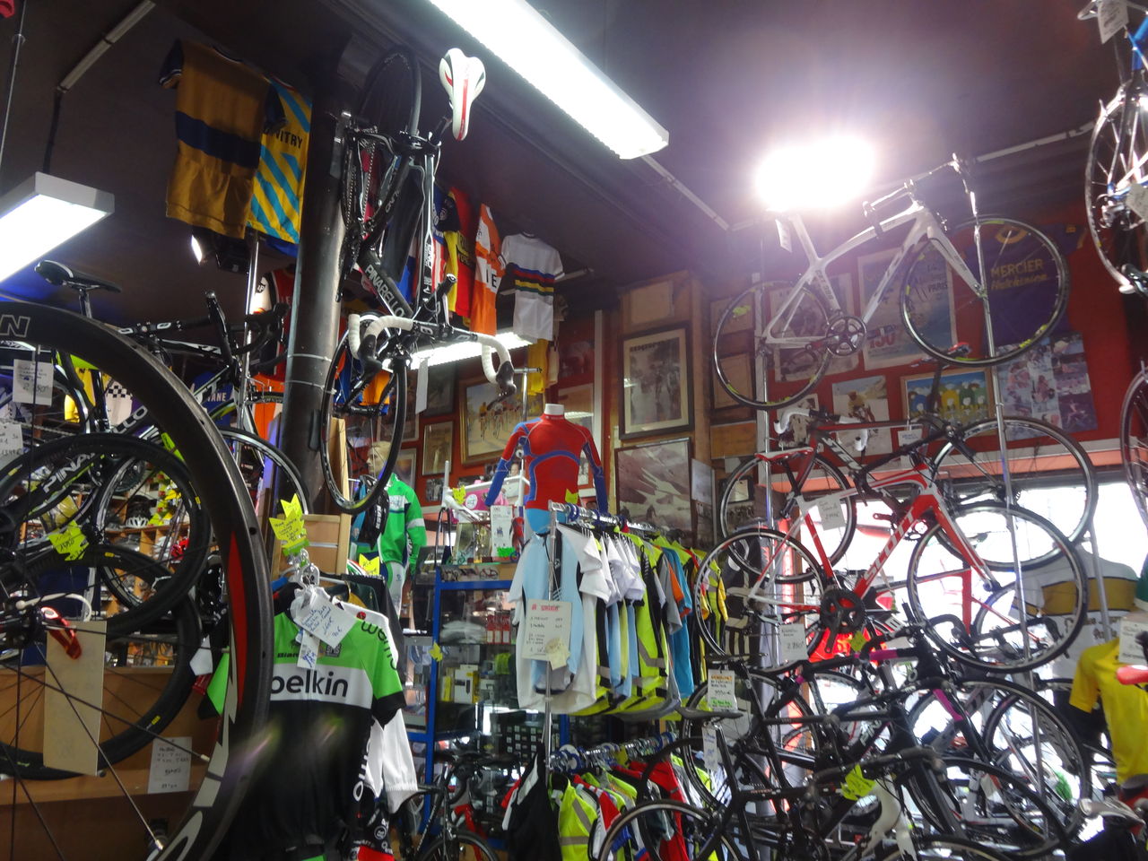 番外編】フランスのバイクショップ巡り〜パリ編 : Connecting the Dots 