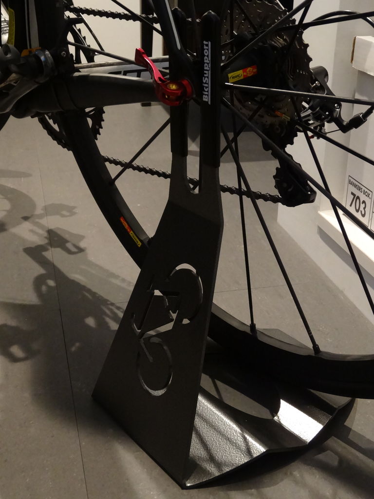 オシャレなバイクスタンド : Connecting the Dots w/ NX695